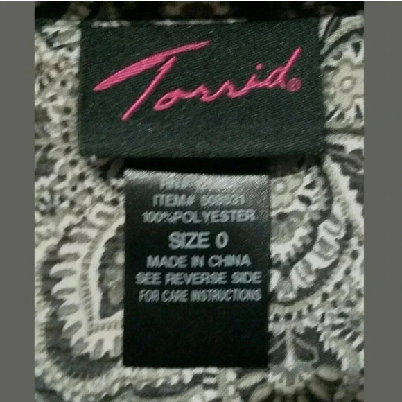 Torrid Women's Geometric Paisley Flowy Blouse - Picture 4 of 4